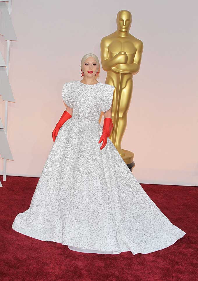 Did Lady Gaga Wash Her Dishes Before Running To The Oscars 2015?