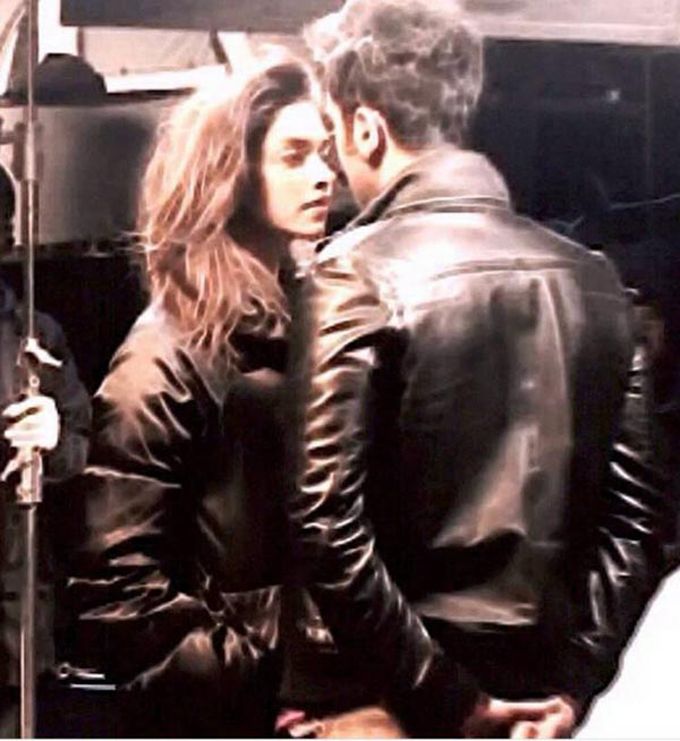 Leaked: Romantic Photo Of Ranbir Kapoor &#038; Deepika Padukone!