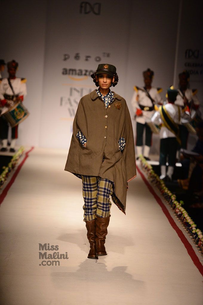 Péro by Aneeth Arora at FDCI Presents AIFW A/W'15