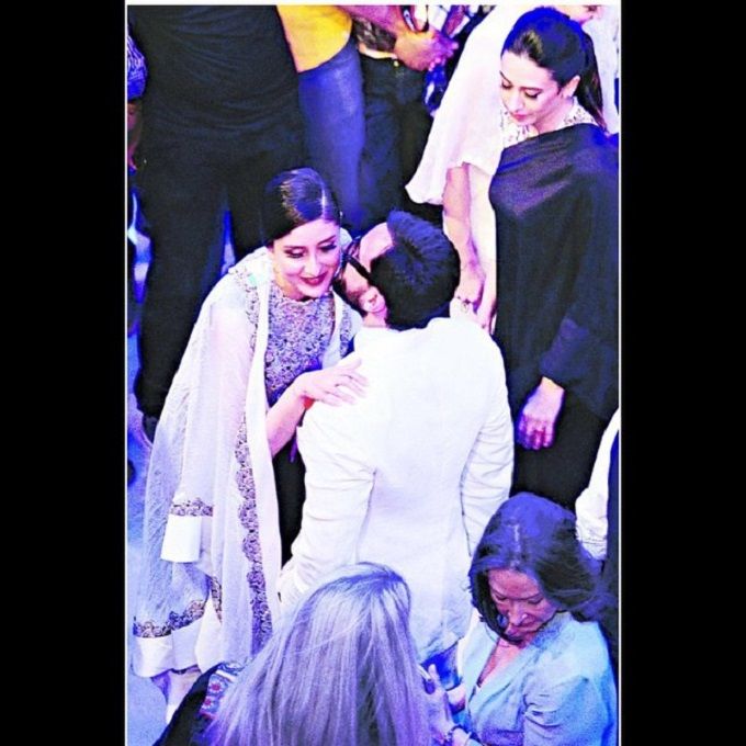 Photo Alert: Saif Ali Khan Kisses Kareena Kapoor! *Aww*