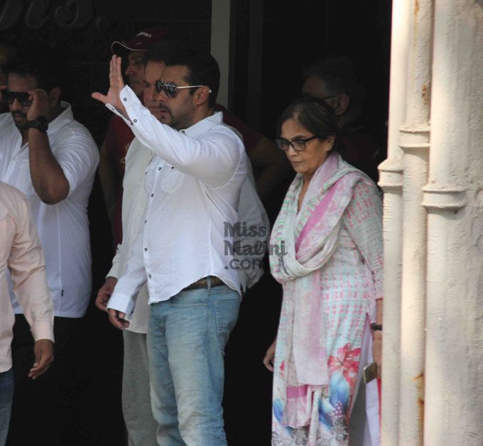 In Pictures: Salman Khan &#038; Family Leaving For Court!
