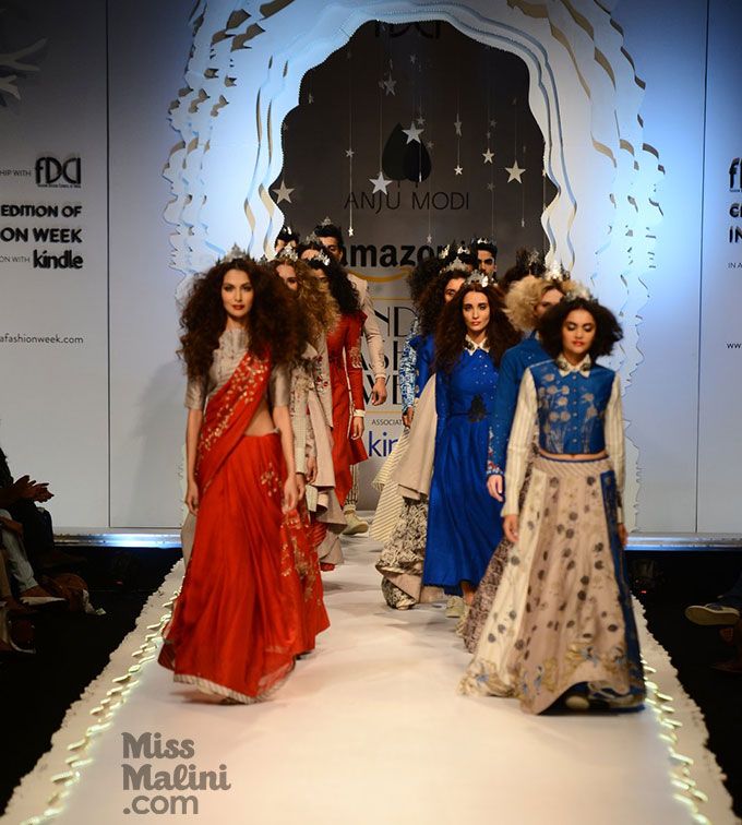 Castles, Crowns &#038; Clouds: Anju Modi Painted A Fairytale On Day 1 At #AIFW