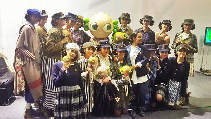 Group picture after Péro at Fashion Week