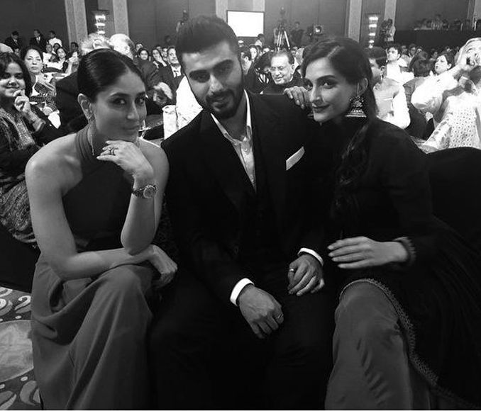 Kareena Kapoor, Arjun Kapoor and Sonam Kapoor | Source: Twitter |