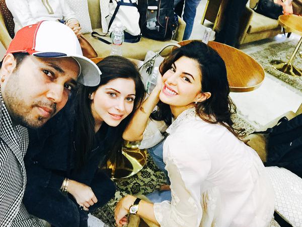 THIS Is What Jacqueline Fernandez Got Upto Backstage At IIFA 2015!