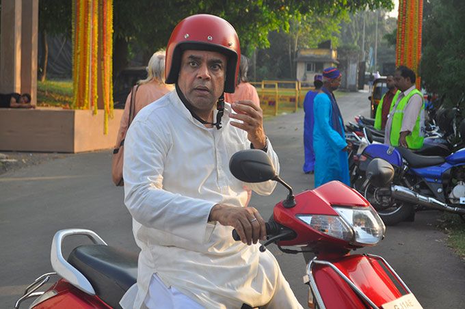 You Have Never Seen Such Candid Pictures Of Paresh Rawal Before!