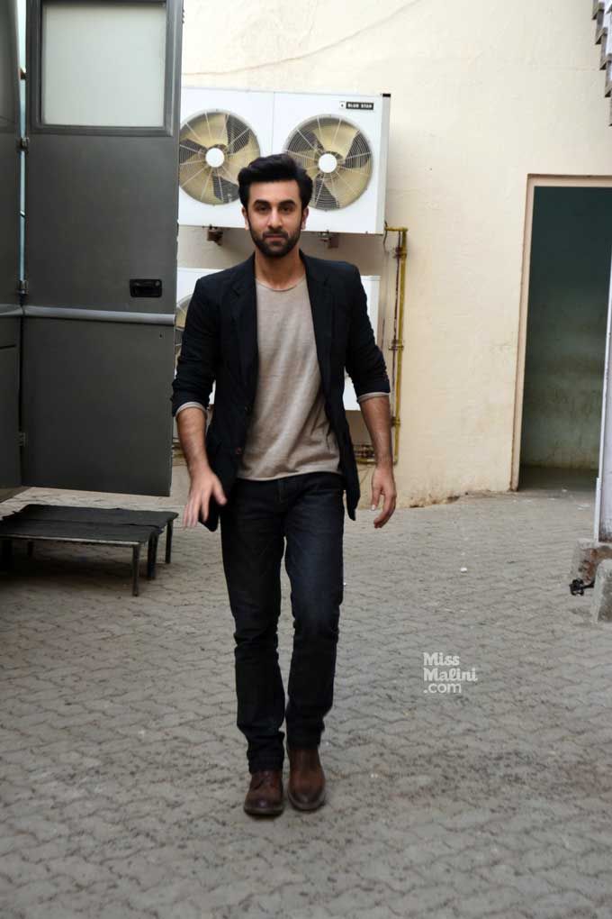 Ranbir Kapoor Just Wore A Sweatshirt In Summer And Looked Alarmingly Stylish