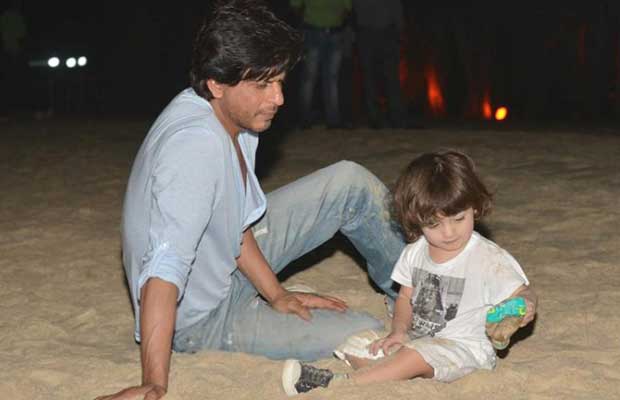 Shah Rukh Khan with AbRam | Source: @SRKUniverse Twitter |
