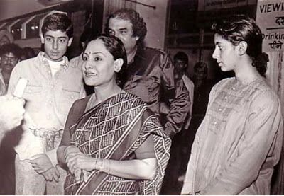 Jaya Bachchan with Abhishek and Shweta Bachchan | Source: Facebook |