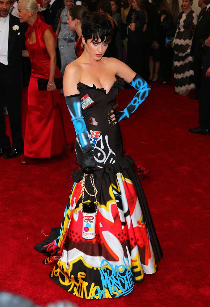 Katy Perry in Moschino (Courtesy: Image Collect)