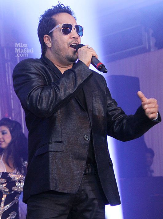 Mika Singh performing at the Sangeet