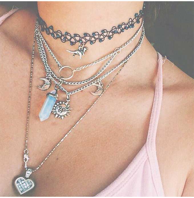 Layering your chokers with cool but simple necklaces can really make your outfit stand out. Pic : Christiescloset.tumblr.com