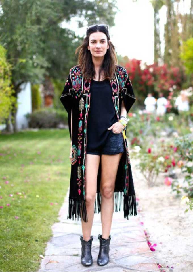 Kimono’s are all the rage this season, they are light and look good with almost anything. Pic. Festival style.tumblr.com