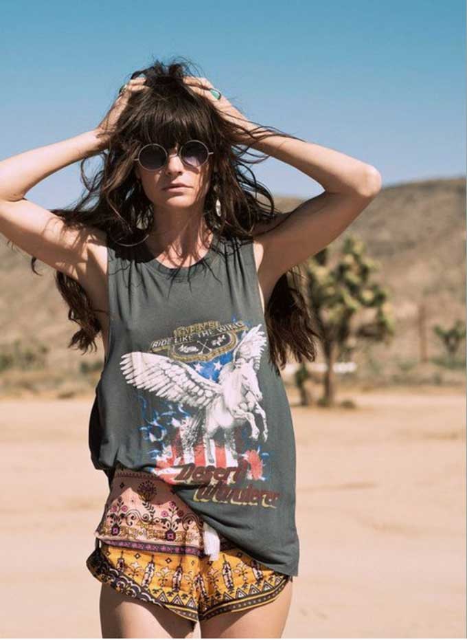 Cotton printed shorts and rocker tees is always a good look. Pic. Bloglovin.com