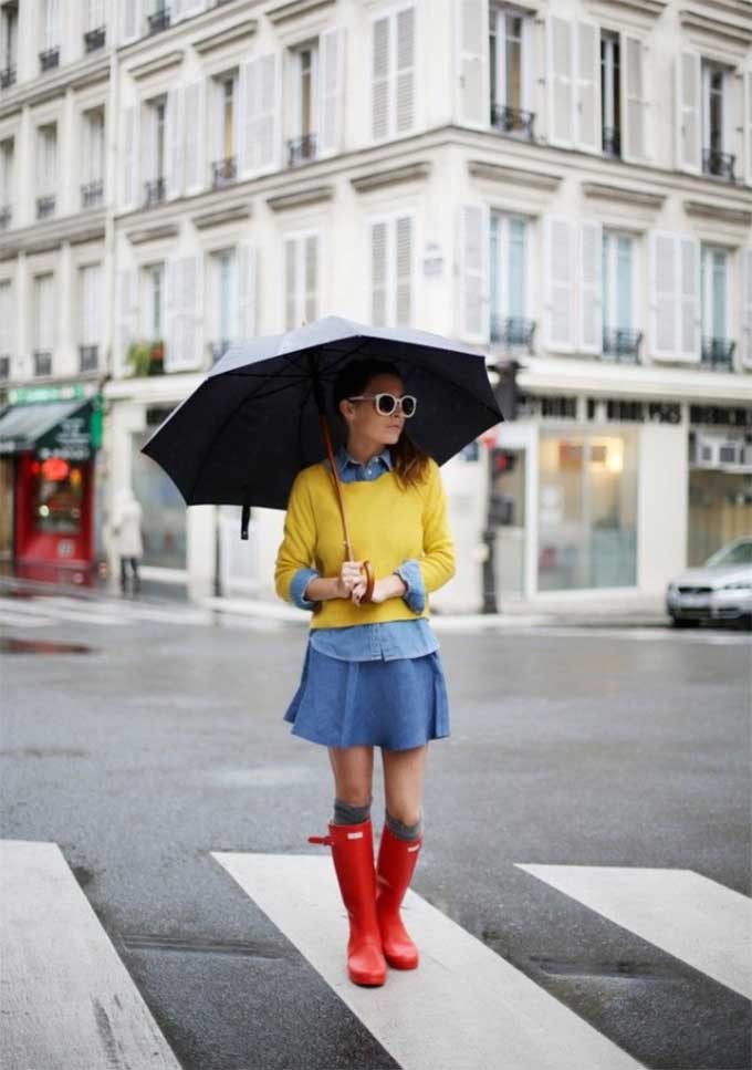 Colour block your way to perfection in this crazy weather. Pic: divinecaroline.blogspot.com