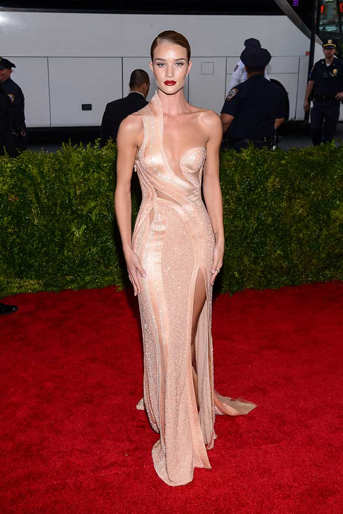 Rosie Huntington-Whiteley in Versace (Courtesy: Image Collect)