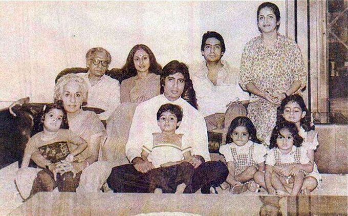 Harivansh Rai Bachchan, Jaya Bachchan, Ajitabh Bachchan, Ramola Bachchan, Amitabh Bachchan, Teji Bachchan with kids