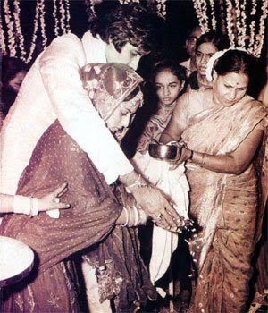 Amitabh and Jaya Bachchan on their wedding day | Source: Facebook |