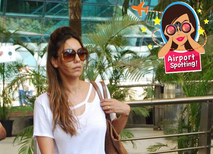 Gauri Khan Knows How To Make A Plain White Tee And Jeans Look Good