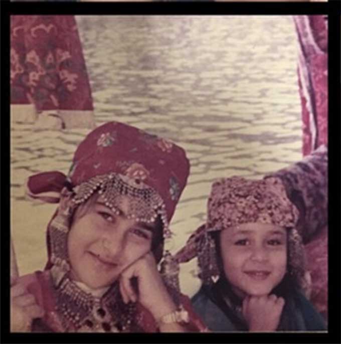 Karisma Kapoor Just Put Up The Cutest Throwback Picture Of Her &#038; Kareena Kapoor Together!