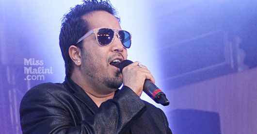 Watch Video: Shocking! Mika Singh Slaps A Fan At An Event!
