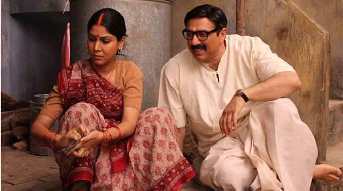 Leaked: Sunny Deol & Sakshi Tanwar Are Abusing Like Pros In The Mohalla Assi Trailer