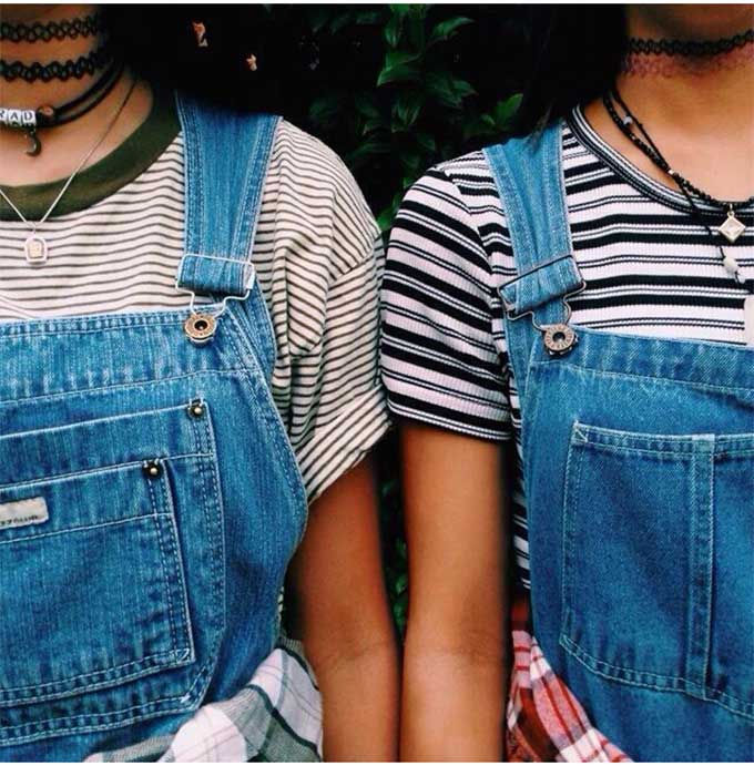 Choker necklaces can go with every outfit, be it casual or dressy.  Pic: twinning.tumblr.com