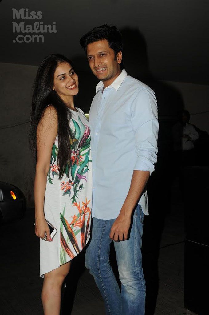 Riteish Deshmukh &#038; Genelia Deshmukh Spotted On A Movie Date Together!