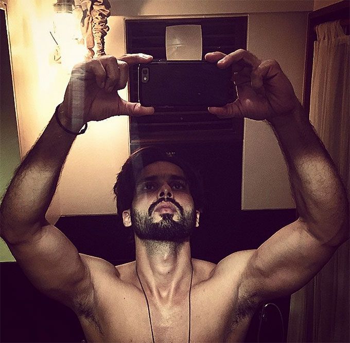 Here Are 3 Photos Of Shahid Kapoor Wearing Nothing But A Towel Because It’s Monday And Why Not?