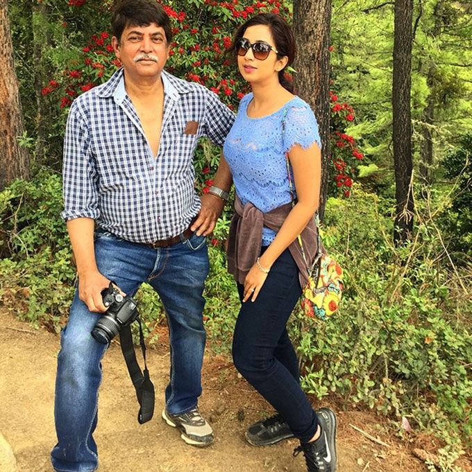 Shreya Ghoshal with her father
