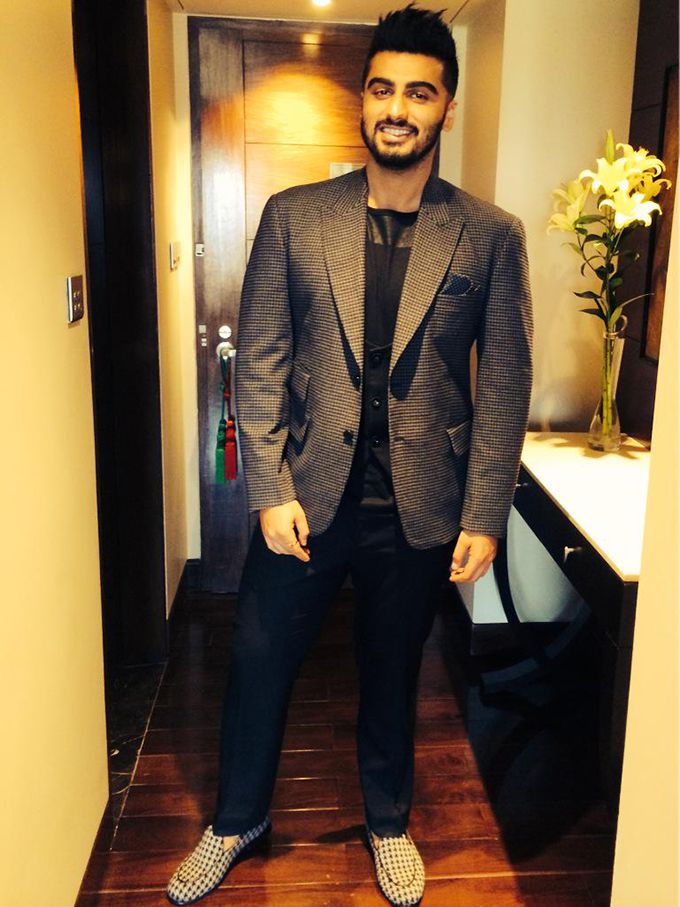 Arjun Kapoor Matches His Jacket To His Shoes &#038; Tells Me Who’s On His Speed Dial!