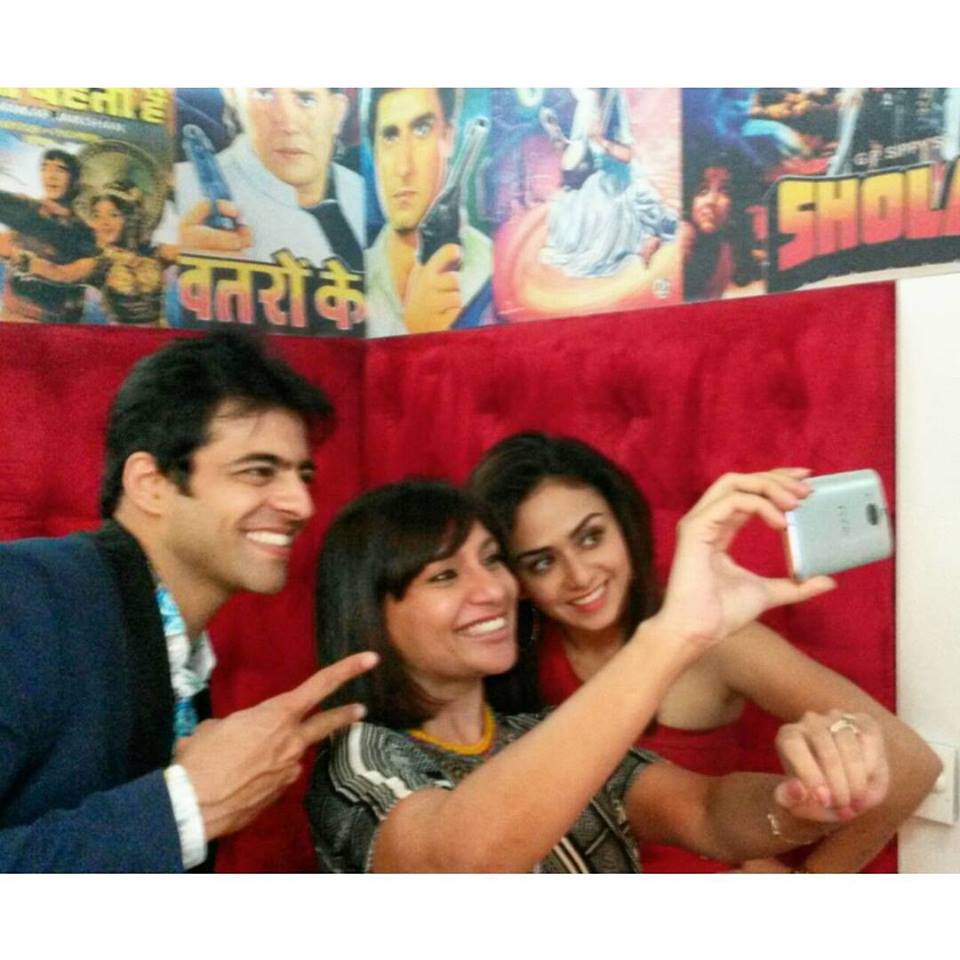 MissMalini clicking a selfie with Himanshoo and Amruta from Nach Baliye 7