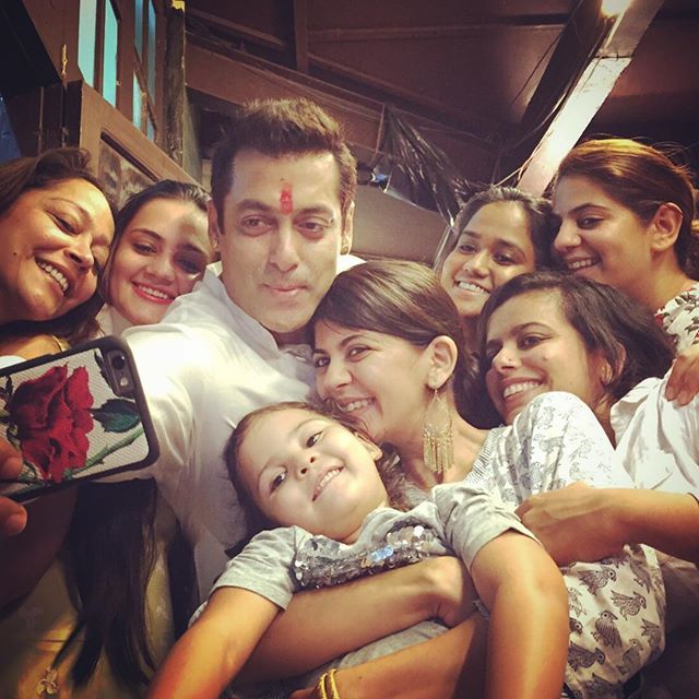 Salman Khan with his sisters | Source: @ArpitaKhanSharma Instagram |