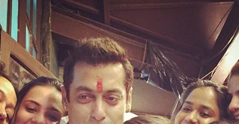 Salman Khan’s Selfie With His Sisters Is Awwdorable!