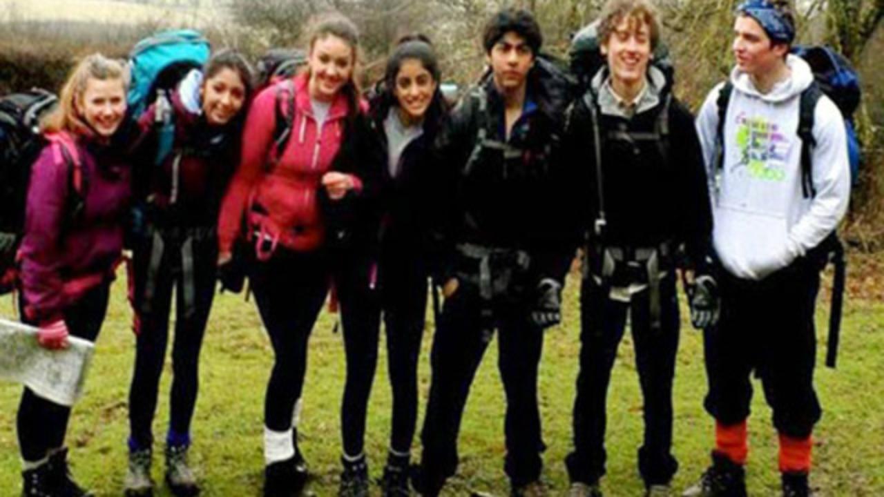 Navya Naveli and Aryan Khan with their friends | Source: Twitter |