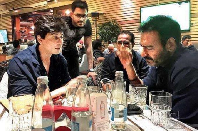 Shah Rukh Khan &#038; Ajay Devgn Dine Together In Bulgaria!