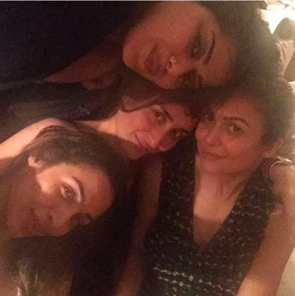 Malaika, Amrita and Kareena strike a pose with a friend | Source: Instagram |