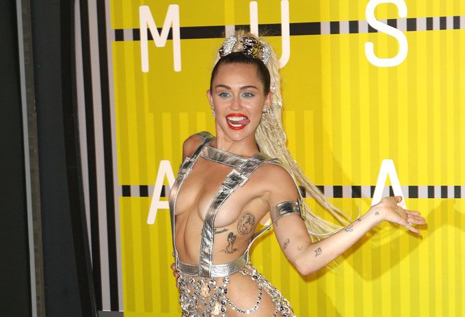 5 Celebrities Who Showed Up To The MTV VMAs Practically Naked!