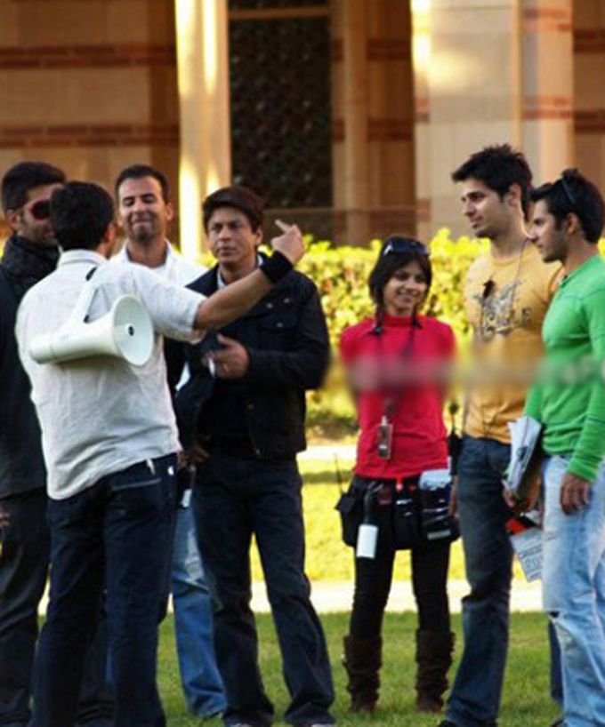 Varun Dhawan and Sidharth Malhotra and Shah Rukh Khan on the sets of My Name Is Khan | Source: Twtitter |