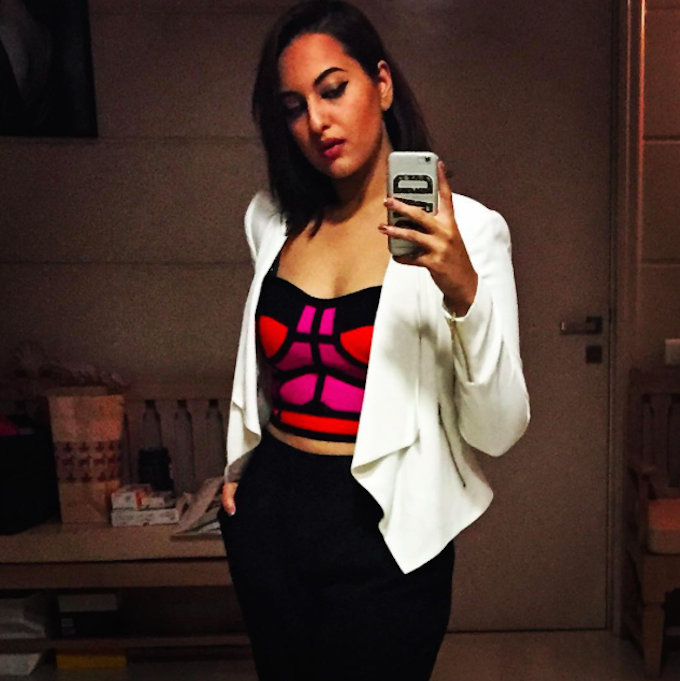 Sonakshi Sinha Shows Us How To Incorporate A Swimsuit To Our Outfit