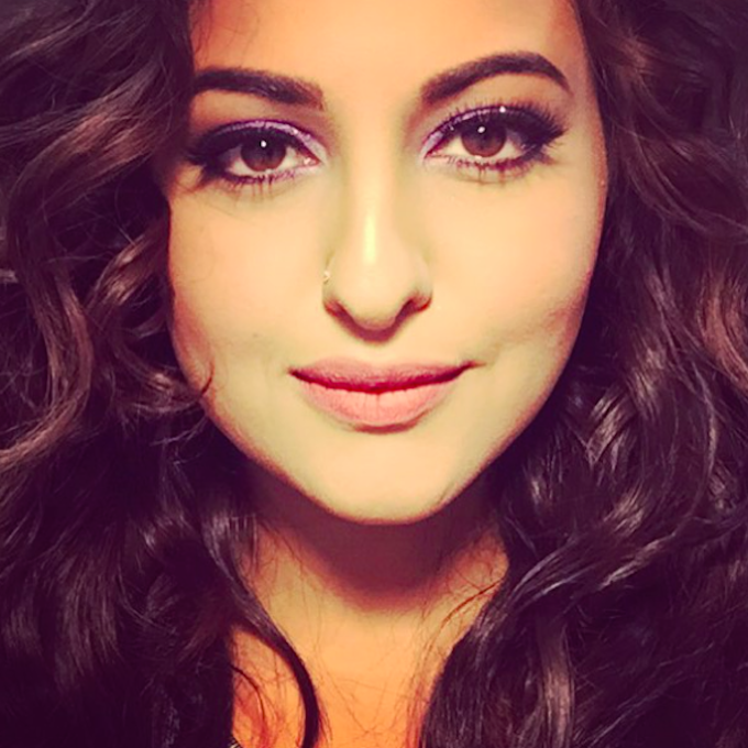 Here’s How You Can Snag Sonakshi Sinha’s Glam Look!