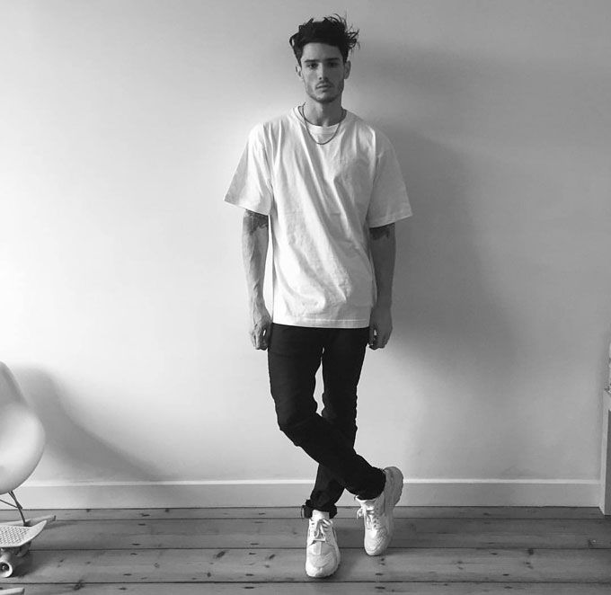 #BRWishlist: The over-sized white tee (Pic: @diegobarrueco on Instagram)