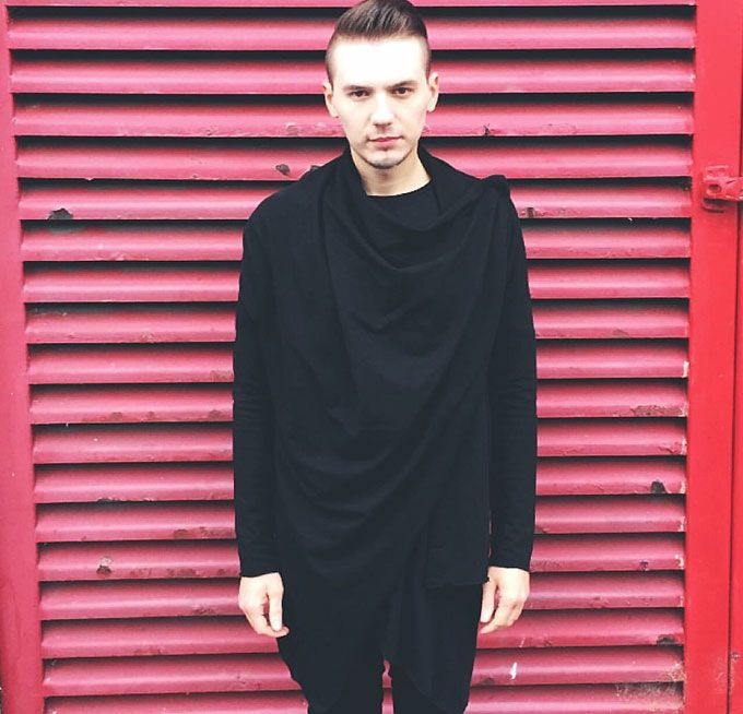 All black layer with capes,cowls and drapes. (Pic: @vladomsc on Instagram)