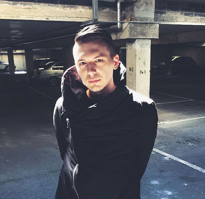 All black layer with capes,cowls and drapes. (Pic: @vladomsc on Instagram)