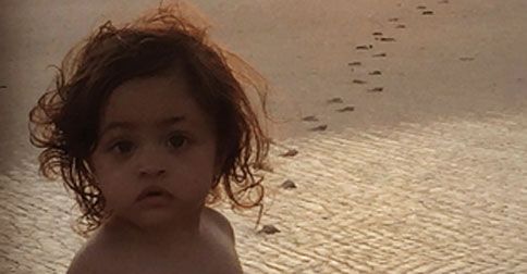 This Photo Of Imran Khan & His Daughter Playing On The Beach Is The Cutest Thing Ever!