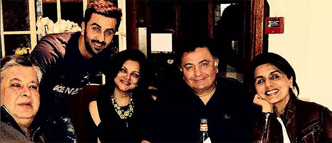 Photo Alert: Ranbir Kapoor & Family Have A Farewell Dinner In London