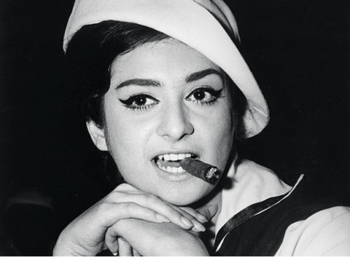 7 Times Vintage Bollywood Heroines Were Sassy AF!