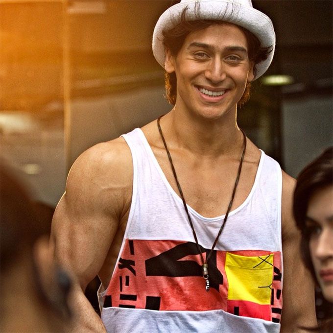 Holy Crap! Look At Tiger Shroff’s Abs In This New Photo!