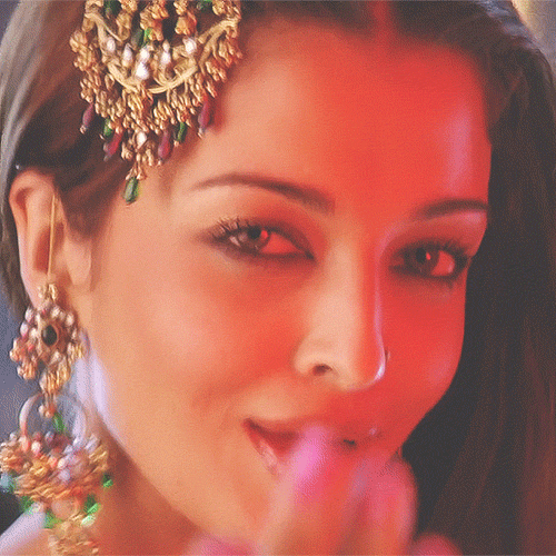 Aishwarya Rai Bachchan Is In Bridal Clothes Again &#038; We Can’t Get Enough!
