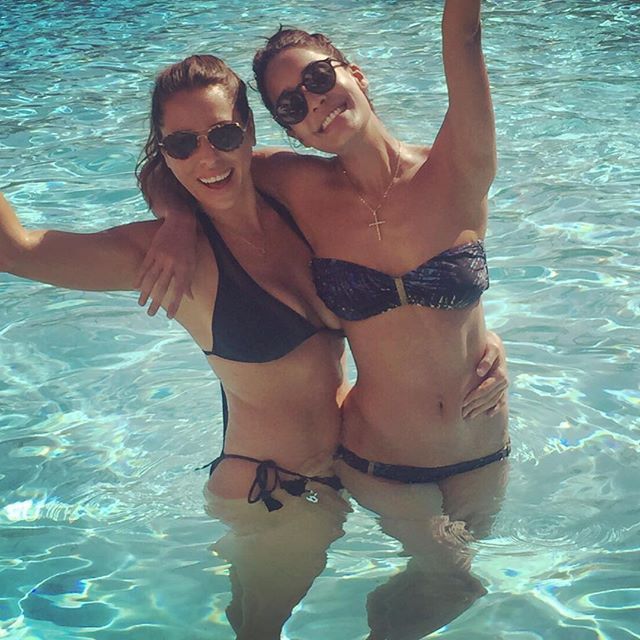 Lisa Haydon with her friend in LA | Source: @lisahaydon Instagram |